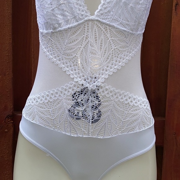 Se Belle Lace Mesh Bodysuit Size M - Picture 4 of 9